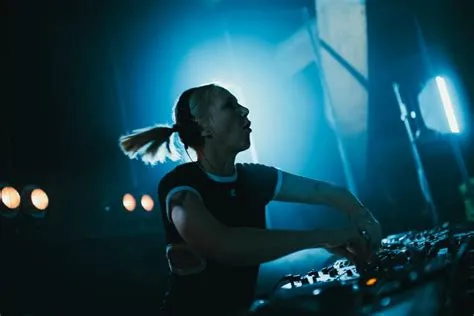 The Wonderful Wanda Explosion! A Look at the German Songstress's Unexpected Turn Towards Techno